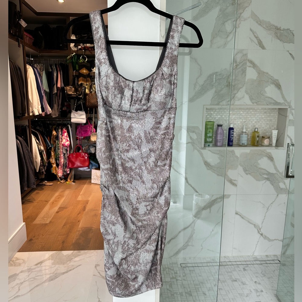 Nicole Miller sequinned round neck evening dress. Stunning!! Size 4.
